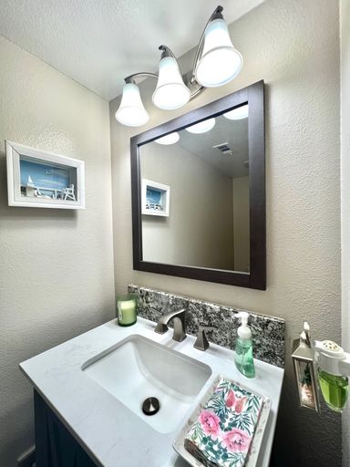 1/2 bathroom